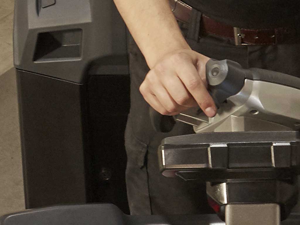 Single-handed steering